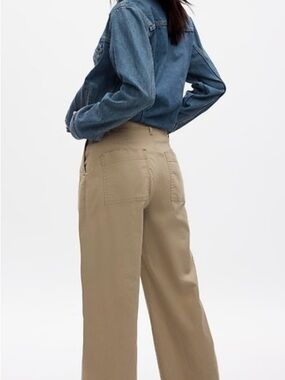 GAP Khaki High-Rise Girlfriend Wide-Leg Pants in Light Beige